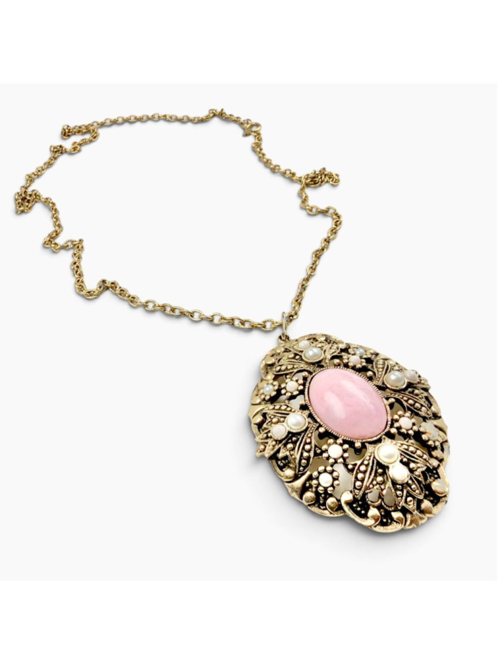 Vintage Avon Queen Anne’s Lace Pink Cabochon Faux Pearl Necklace.